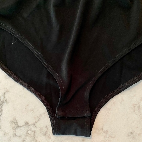 BCBGeneration black Low V-Neck Bodysuit - Picture 3 of 11